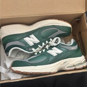 New Balance Forest Green and Cream Sneakers
